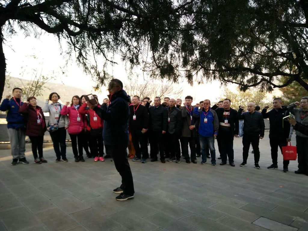 山西師范學院黨支部延安紅色文化教育培訓班重溫入黨誓詞