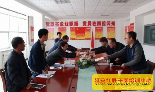 <p>縣非公黨工委一行深入陜西宏麗光電科技有限公司黨支部開展送書送學(xué)活動(dòng)</p>